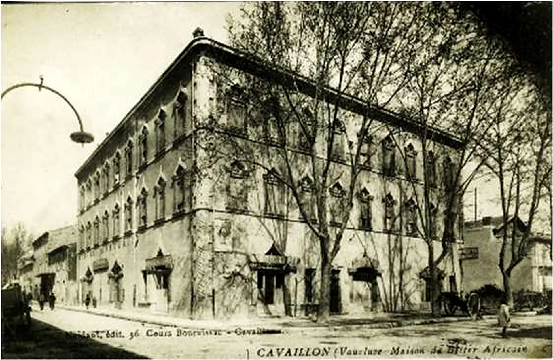 La façade orientaliste du Bitter Africain au début du XXe siècle — carte postale d'archives